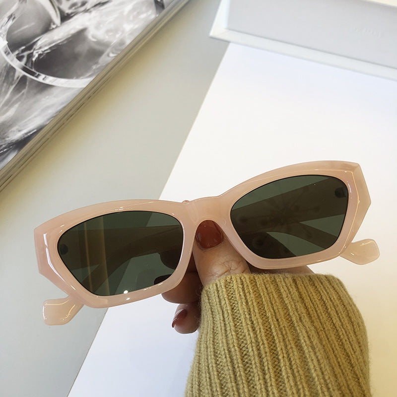 Wholesale Personalized retro versatile small frame fashionable cat-eye sunglasses